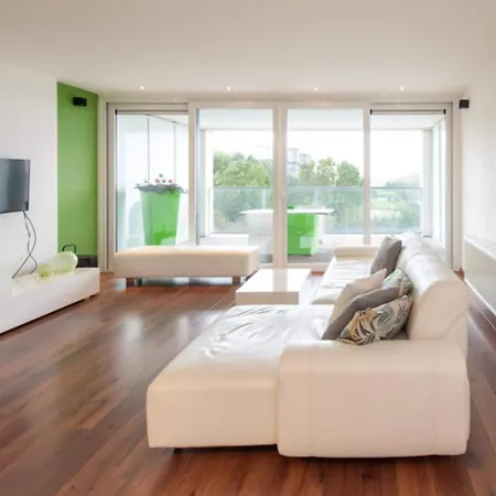 In Near Wellington Racecourse * Ostend