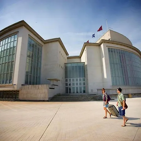 In Near Wellington Racecourse * 奥斯滕德